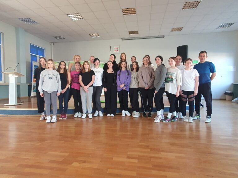 ZUMBA FITNES